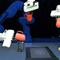 Versuchsanordnung: flott programmierter Roboter bei der Kommissionierarbeit (Foto: mit.edu)