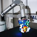 Hocheffiziente Roboterhand erfasst einen Rubik-Würfel (Foto: yale.edu)